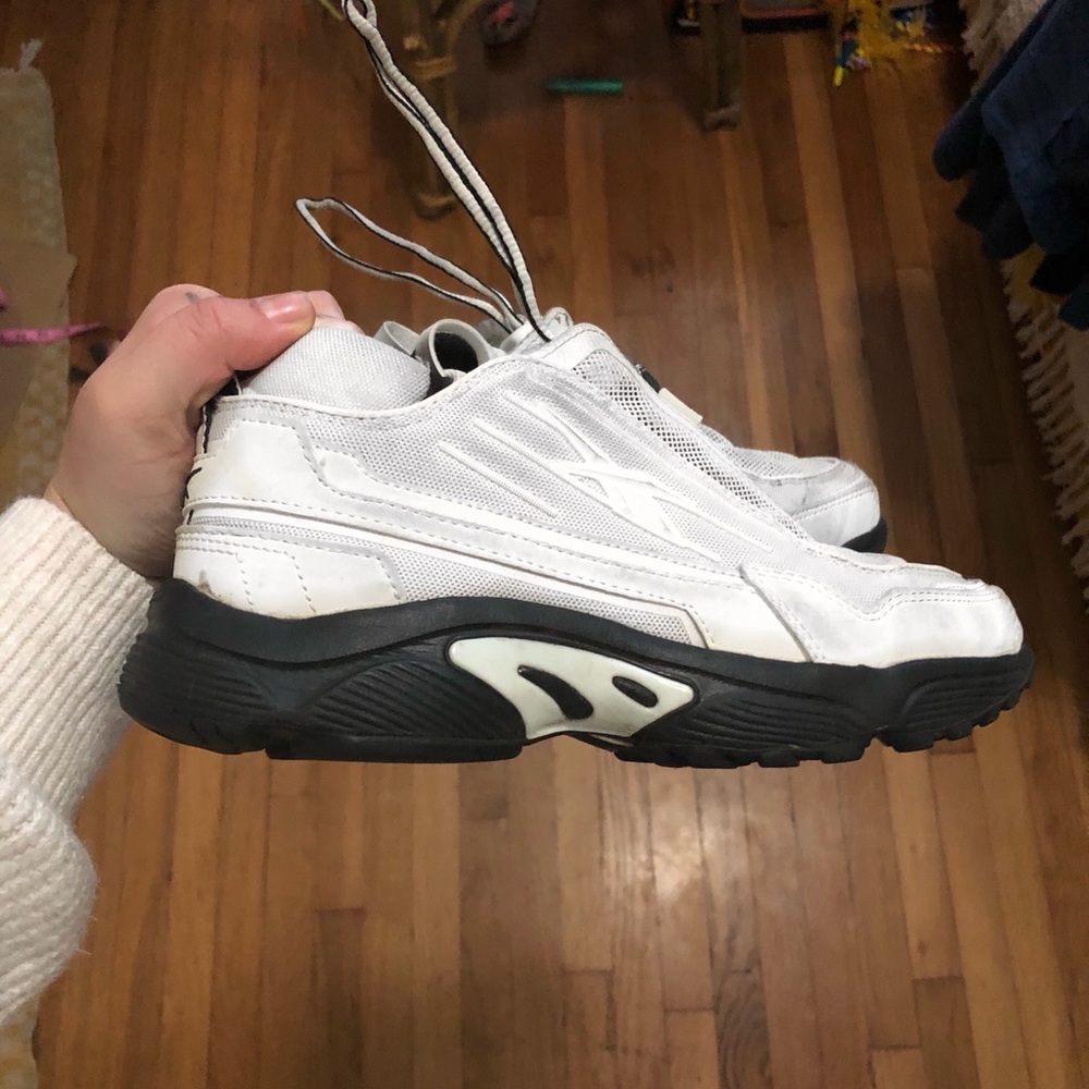 REEBOX x GIGI HADID
REEBOK WOMENS DMX SERIES 2200